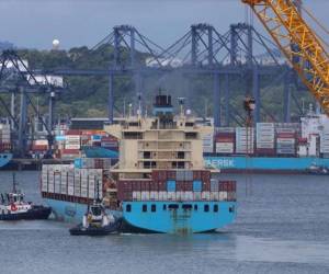 Este martes por la mañana había 61 buques con reserva y dos sin ella, para un total de 63 naves en espera para cruzar el Canal de Panamá.