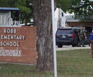 El jefe de seguridad de Texas, Steve McCraw, dijo el martes que Arredondo “decidió anteponer las vidas de los oficiales a las de los niños”.