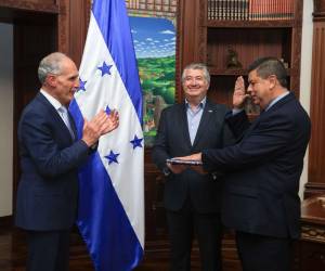 Héctor Ordóñez fue juramentado por el presidente Asfura.