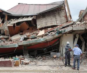 Las autoridades están a contrarreloj buscando más víctimas de los sismos.