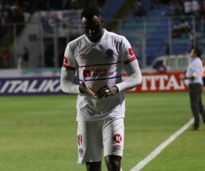 Yustin Arboleda le caería un duro castigo luego de faltar el respeto a los árbitros.