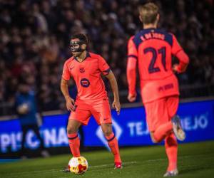 Eric García le tocó jugar con un protector en su cara en juego del Barcelona ante Guadalajara.