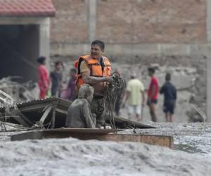 El Gobierno nepalí mantiene desplegados a 21.402 efectivos del Ejército, la Policía y la Fuerza Armada sobre el terreno.