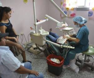 Los profesionales de la salud bucal retornaron este viernes a sus labores, luego de más de dos meses de estar en asambleas informativas.