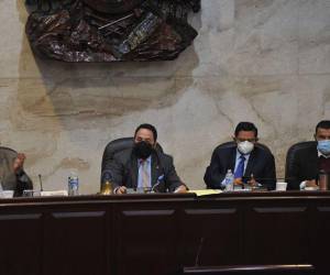 Los diputados de la bancada oficialista de Libre peticionaron al asesor presidencial fungir como intermediario en las negociaciones con las diferentes fuerzas políticas.