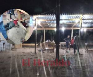 Las víctimas quedaron tendidas y ensangrentadas en el suelo del negocio.