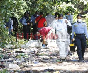 Los cuerpos fueron hallados en un solar baldío, donde botan la basura.