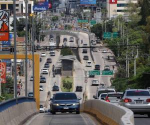 Sobre el bulevar Centroamérica se instalarán varios semáforos y los cruces peatonales serán señalizados para brindar seguridad vial a las personas.