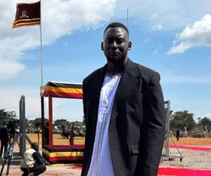 Un día portero de un equipo no profesional de Londres, al día siguiente, rey de una monarquía en Uganda. Esto le ha ocurrido a George Desmond Kamurasi, capitán del SE Dons, un humilde club de las afueras de Londres, que de la noche a la mañana se ha convertido en rey de alrededor de 800,000 personas en Uganda.