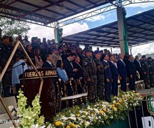 La ceremonia es presidida por el presidente de la República, Nasry Asfura, presidente de la Corte Suprema de Justicia y miembros de la Junta de Comandantes de las Fuerzas Armadas.