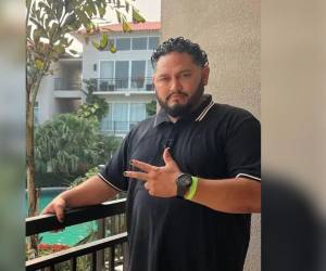 Víctor Manuel Valladares Mata se encontraba a bordo de su taxi cuando fue atacado a disparos frente a una reconocida cafetería.