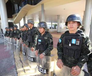 Más de 2,000 efectivos de las Fuerzas Armadas y de la Policía Nacional permanecen desplegados desde este sábado en los alrededores del Congreso Nacional como parte del dispositivo de seguridad previo a la instalación del primer período de sesiones de la legislatura 2026-2030, programado para este domingo.