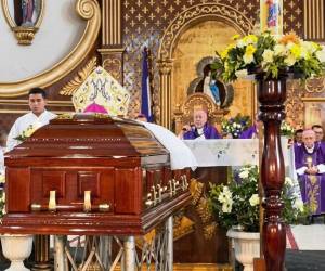 La misa se desarrolló en un ambiente de oración y recogimiento, con la participación de personas cercanas al religioso.