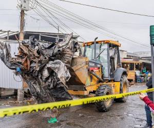 Más de 200 vendedores fueron afectados y se coordinan medidas de reubicación temporal.