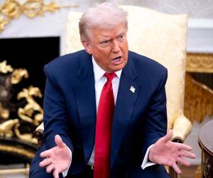 El presidente de <b>Estados Unidos</b>, Donald Trump, anunció este lunes que autorizó la documentación para imponer un arancel del 5 % a México.