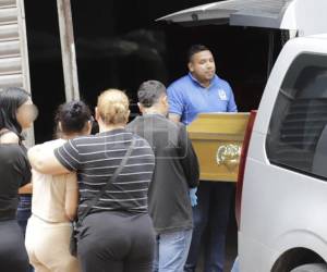 Familiares del menor retiraron sus restos de la morgue entre el llanto y dolor.