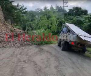 Los derrumbes en la carretera Jamastrán-Patuca también son un problema en esta época lluviosa.