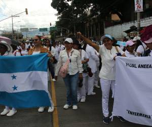 Las auxiliares en enfermería advirtieron que, de no llegar a ningún acuerdo con las autoridades de Salud, saldrán a las calles como lo tenían previsto para esta semana.