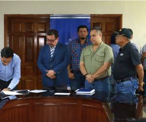 Los representantes de los productores de granos básicos, agroindustriales y gobierno, firmaron el acuerdo en el que se establece el precio de 680 lempiras el quintal de maíz.