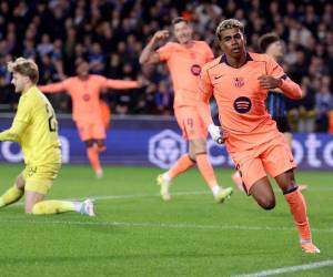 Imágenes del desarrollo del partido Brujas vs Barcelona.