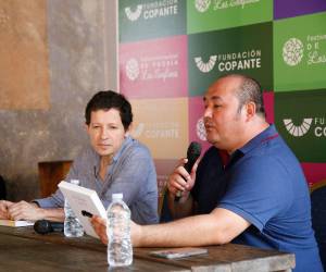 Los poetas Leonel Alvarado y Salvador Madrid, en una de las ediciones del Festival de Los Confines.