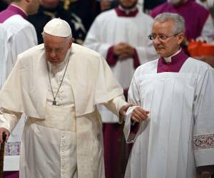 Francisco reiteró que renunciaría si su salud le impidiera un día dirigir la Iglesia. En los últimos días le ha aquejado un dolor en la rodilla.
