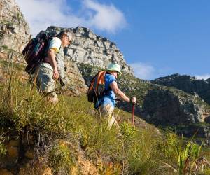 El rucking es recomendable para mujeres y hombres de todas las edades, según los especialistas en entrenamiento corporal.