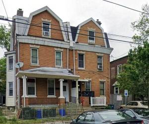 La policía investiga desde hace tres meses una residencia en Filadelfia en la que se han hallado drogas, armas de fuego o miles de videos y fotos de actos sexuales y torturas, en los que aparecen al menos siete mujeres que llevaban años desaparecidas y que se teme que hayan podido ser asesinadas en esta 'casa de los horrores'.