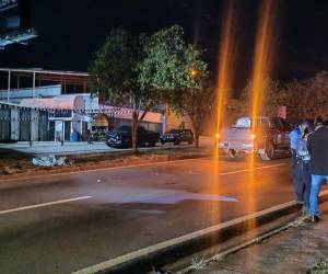 El cuerpo de Joceline Lizzette Martínez Martínez quedó tirado en la orilla de uno de los carriles del bulevar Fuerzas Armadas a inmediaciones de la colonia Guaymuras de Tegucigalpa.