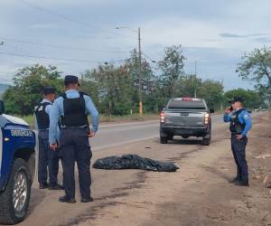 El cadáver estaba dentro de una bolsa color negro, a un metro de la carretera pavimentada de El Progreso a San Pedro Sula.