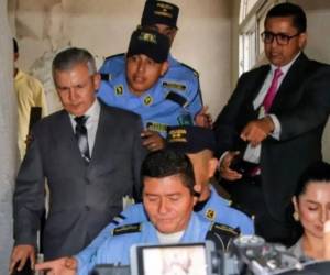 El exjefe del Estado Mayor Conjunto de las Fuerzas Armadas, Roosevelt Hernández, enfrenta un proceso judicial por presuntos delitos contra cuatro periodistas.