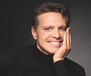 Luis Miguel sorprendió este lunes a sus seguidores con el anuncio de su nueva gira musical, el Luis Miguel Tour 2027, publicado a través de sus cuentas oficiales de redes sociales.