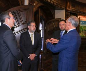 El presidente de la República, Nasry Asfura, se reunió en Casa Presidencial con los representantes de la empresa Trans Americas Fiber System, quienes invertirán en Honduras.