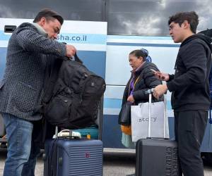 Así, autobuses fletados por Turismo los han transportado al cruce fronterizo terrestre de Taba -en el extremo norte del golfo de Aqaba, marcando el límite sur entre el Sinaí (Egipto) y Eilat (Israel).