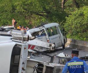 La muerte de siete agentes en el accidente de la cuesta de El Rodeo, Comayaua no solo dejó luto en la Policía Nacional, sino también una preocupación entre sus compañeros por el futuro de los hijos y esposas que quedaron atrás. A varios días de la tragedia, miembros de la Escala Básica alzaron la voz para pedir que las familias de las víctimas no queden desamparadas.