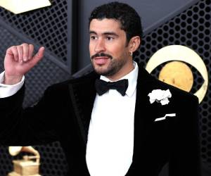 Bad Bunny se ha afianzado como el último gran fenómeno de la música global. El domingo obtuvo el Grammy al Álbum del año con “Debí tirar más fotos”, primer disco principalmente en español en alcanzar el galardón, confirmando su dominio en una industria que históricamente marginó las expresiones hispanohablantes.