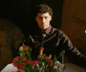 Bernie Martínez Ocasio, el joven hermano de Bad Bunny que triunfa como modelos en grandes pasarelas. Nació en 1997 en Puerto Rico. El y su pareja Gabriela Basden son padres de un hijo