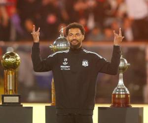 Con una fiesta de bienvenida gratuita en el Estadio Monumental, ‘Vozinha’, el portero de Cabo Verde figura del Mundial 2026, finalmente se instaló en Chile, tras fichar con Colo Colo por seis meses con opción de renovar por un año en 2027.