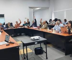 La Junta Nominadora hizo un llamado a los abogados y notarios a que se auto postulen.