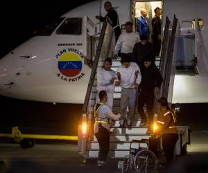 Llega a Venezuela un avión con 110 migrantes desde Estados Unidos.