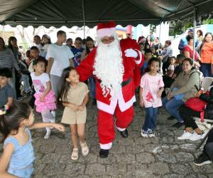 La magia navideña volvió a sentirse en Correos de Honduras con la llegada de cartas llenas de sueños infantiles, como parte de la campaña “Cartas a Santa”.