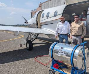 Con pilotos experimentados, un avión bimotor King Air y elementos de yoduro de plata la empresa mexicana Startup Renaissance prepara operación para estimular nubes en Honduras.