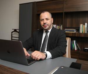 Gustavo Solórzano, de 43 años de edad, conversó con EL HERALDO sobre su trayectoria. Desde niño soñaba con ser abogado y hoy es comisionado propietario de la Comisión Nacional de Bancos y Seguros (CNBS).
