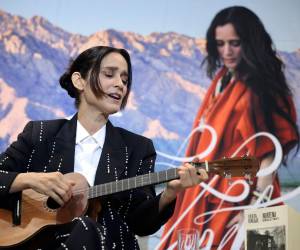 En su primer acercamiento formal a la literatura, la cantautora Julieta Venegas analiza en el libro 'Norteña' su trayectoria personal y los desafíos de la creación artística desde la periferia geográfica y cultural.