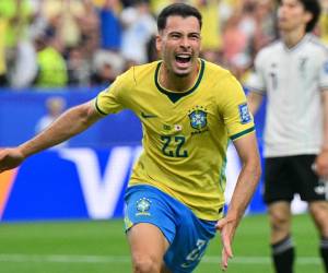 Gabriel Martinelli anotó el agónico gol para que Brasil lograra el pase a octavos.