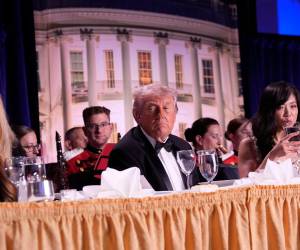 Imágenes mostraron a agentes del Servicio Secreto evacuando la sala de baile al declararla escena del crimen tras el incidente ocurrido minutos antes.