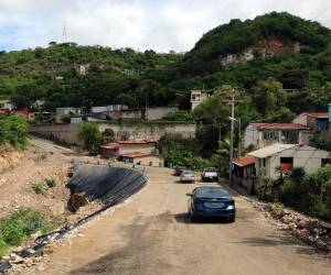 La Alcaldía concluyó la primera fase de habilitación de la calle principal de la Reynel Fúnez, pero aún faltan la pavimentación y otras obras complementarias.