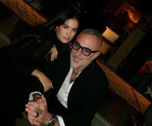 A pocos días de la coronación que definirá a la sucesora de Victoria Kjær Theilvig, la organización de Miss Universo divulgó la lista completa de personalidades que evaluarán a las concursantes en la edición número 74. El anuncio perfila un comité heterogéneo que combina trayectorias artísticas, científicas, empresariales y deportivas. A continuación se los presentamos.