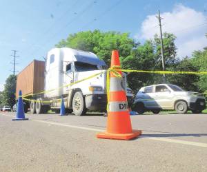 José Armando Flores Galindo murió atropellado en la calle por una rastra.