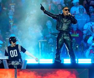 Bizarrap y Daddy Yankee fueron los encargados del show de medio tiempo entre Miami Doplhins y Washington Commanders en el Santiago Bernabéu por un partido de la NFL